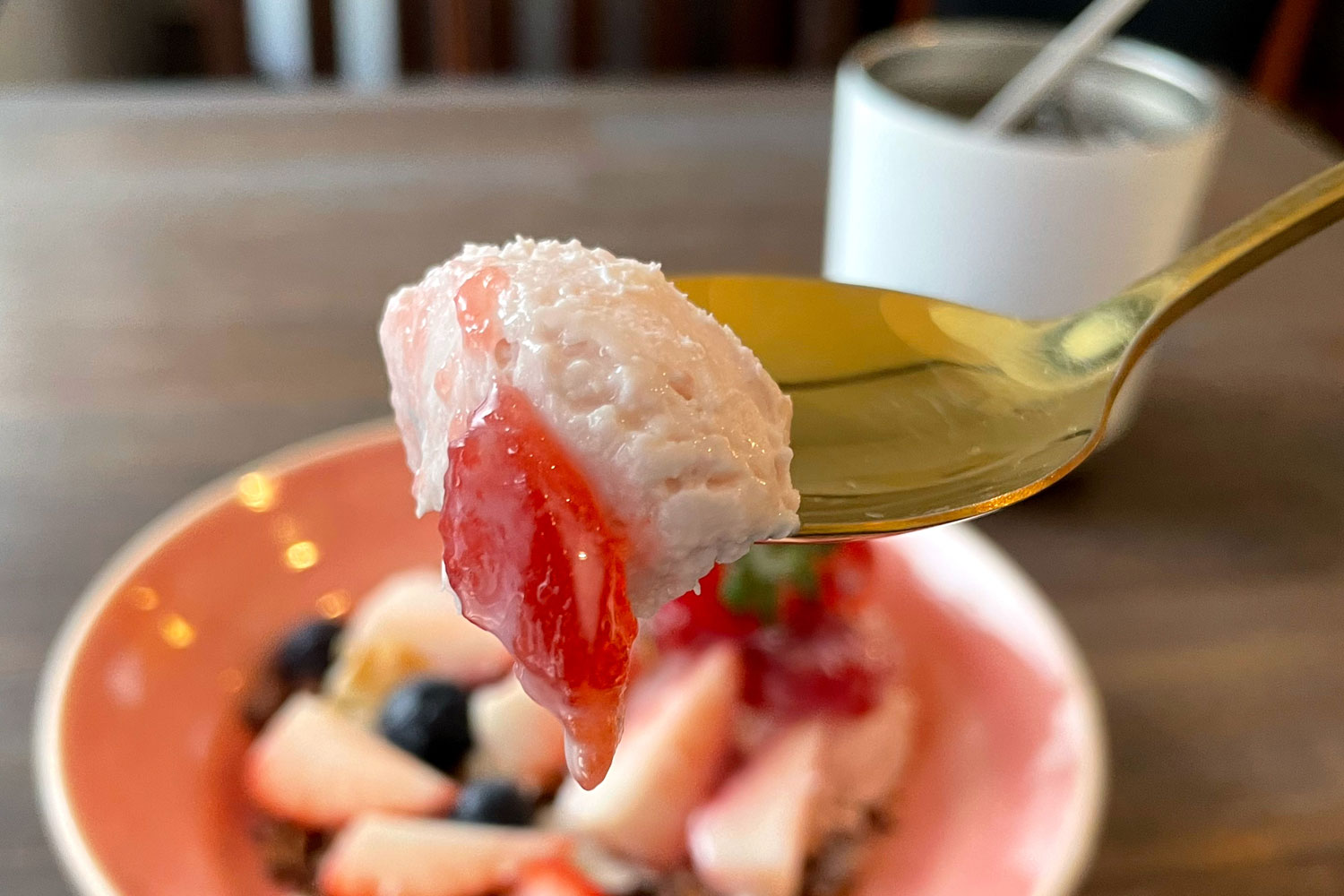 ねっとり水切りされたストロベリーヨーグルトはやさしい味わい