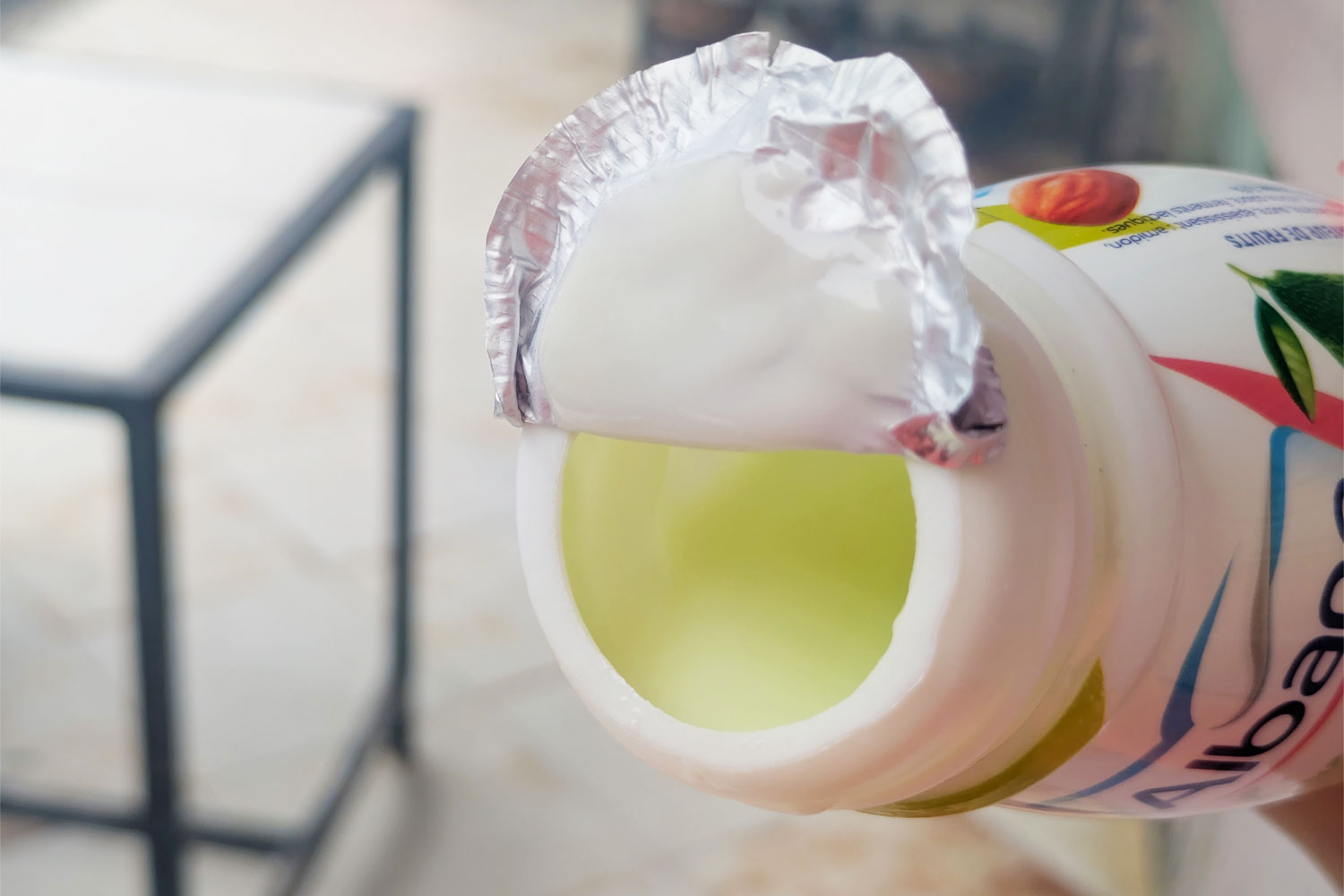 味は、アーモンド香料の風味があり、アボカドがどこにいるのかわからないがしっかり甘い。