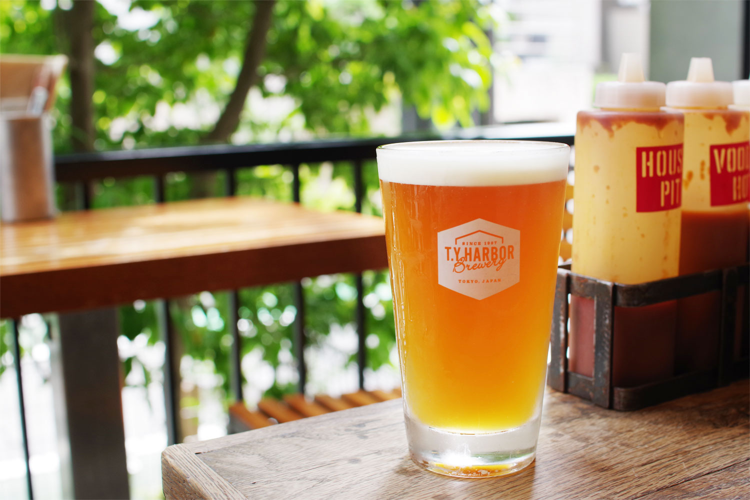 薫香高きバーベキュー料理とクラフトビールで乾杯!