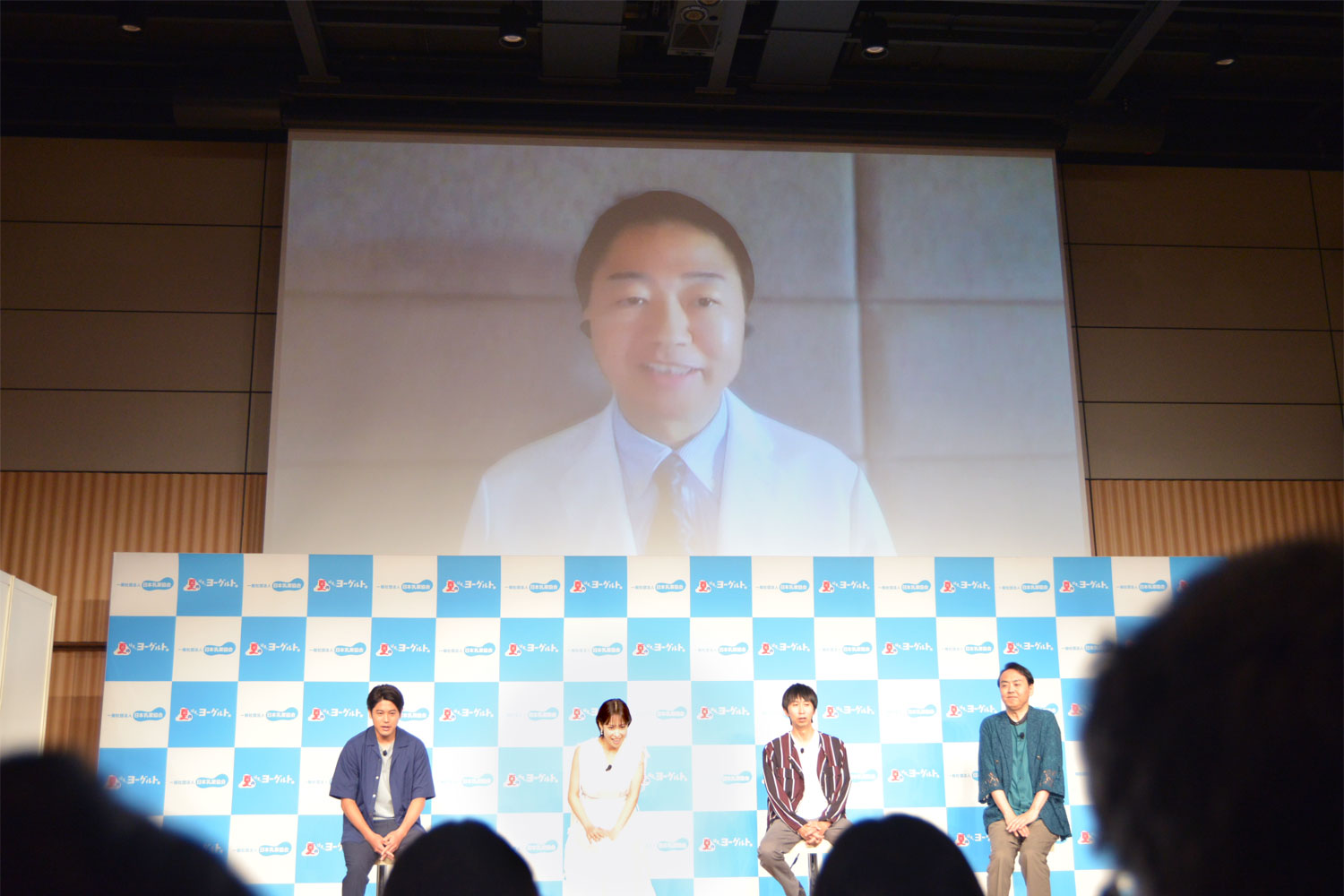 オンラインでモニター参加する谷口英喜先生