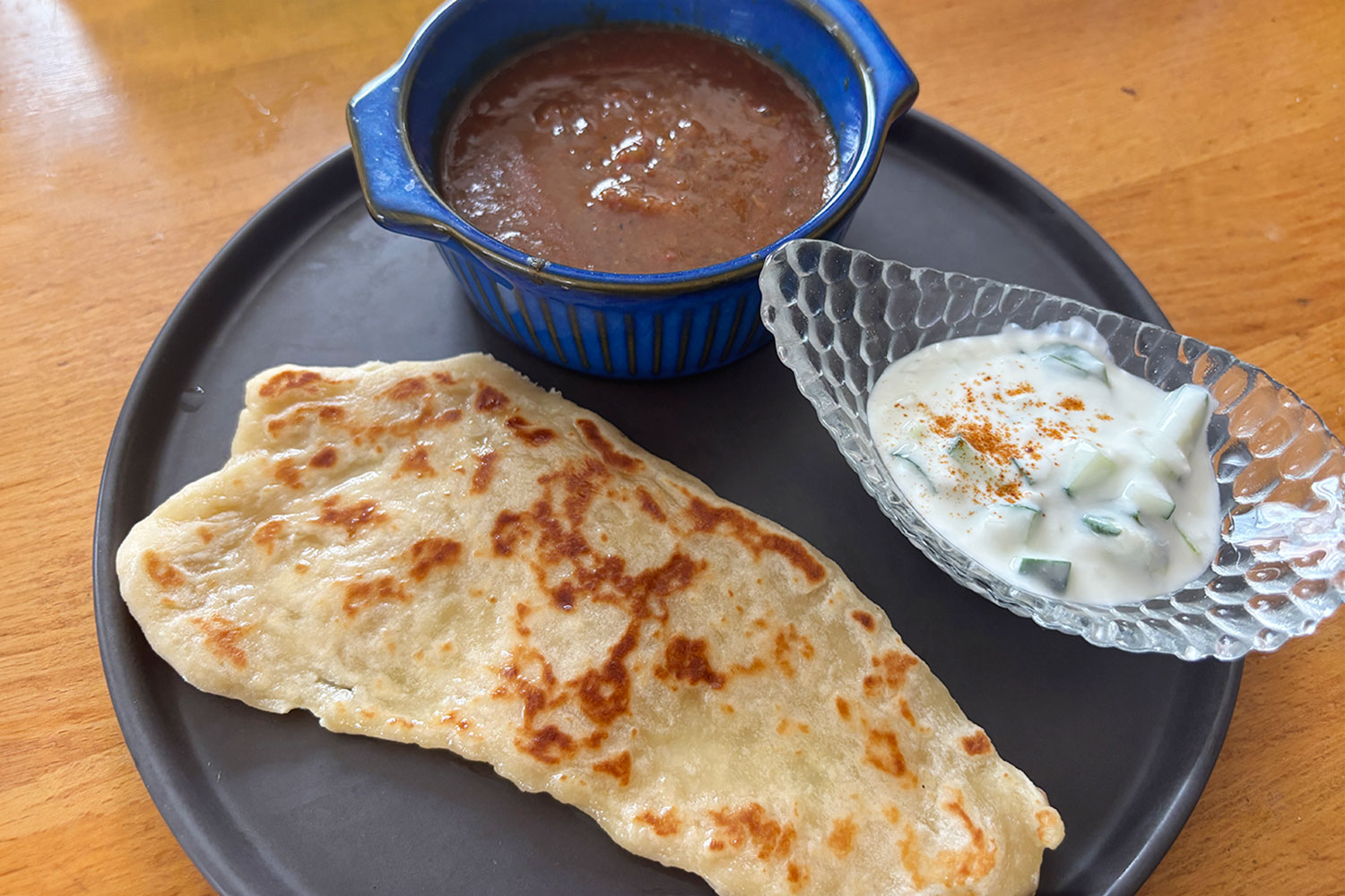 ナンとこれさえあればレトルトカレーもグッと本格的な一皿に