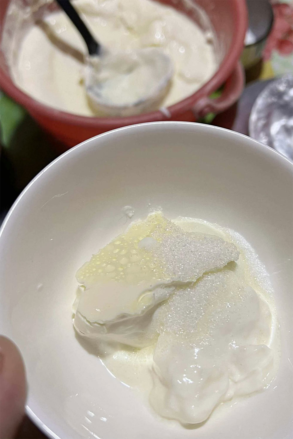 ヤクのヨーグルト。最高!!グラニュー糖をかけて食べる