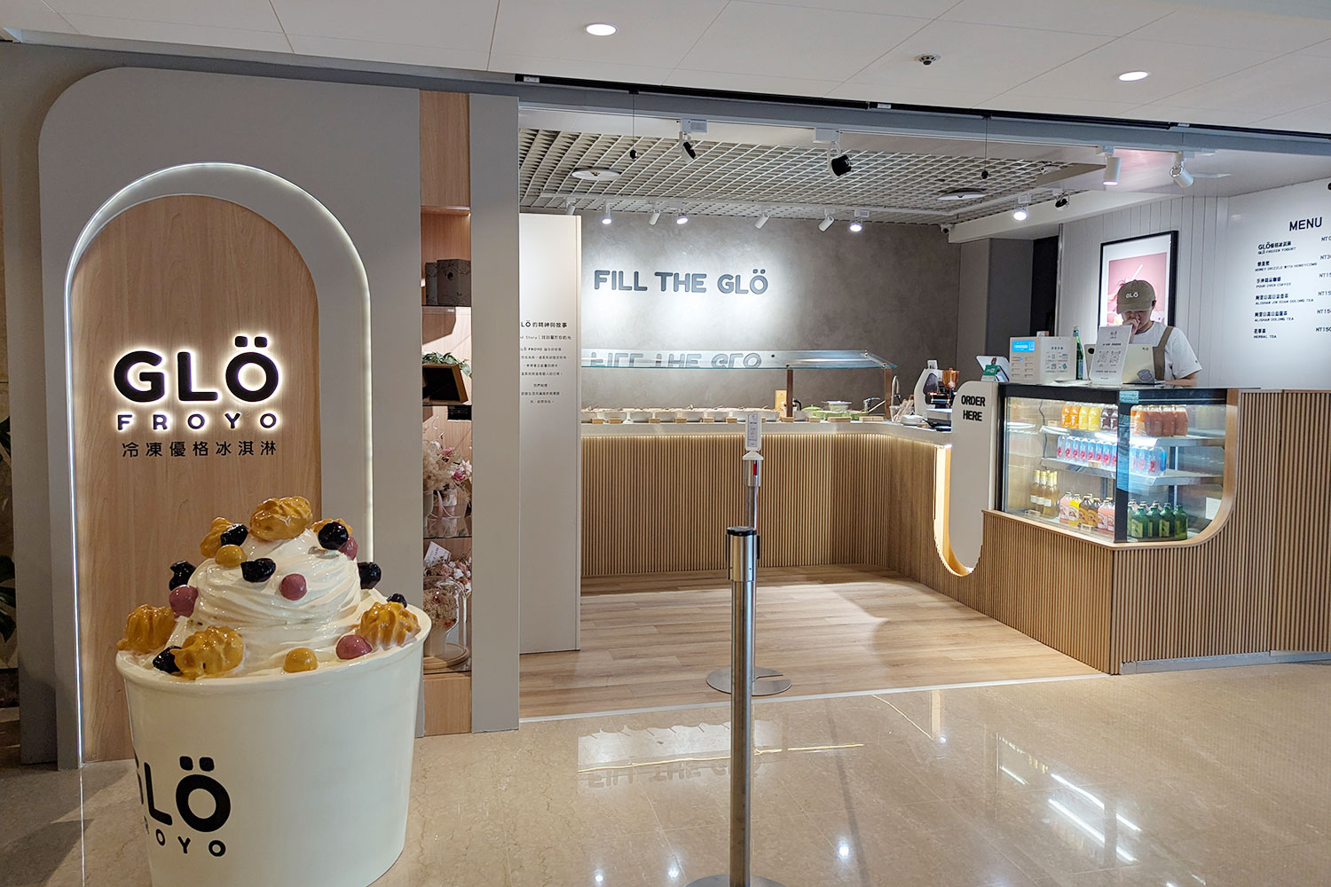 都会的で洗練された内装がおしゃれ