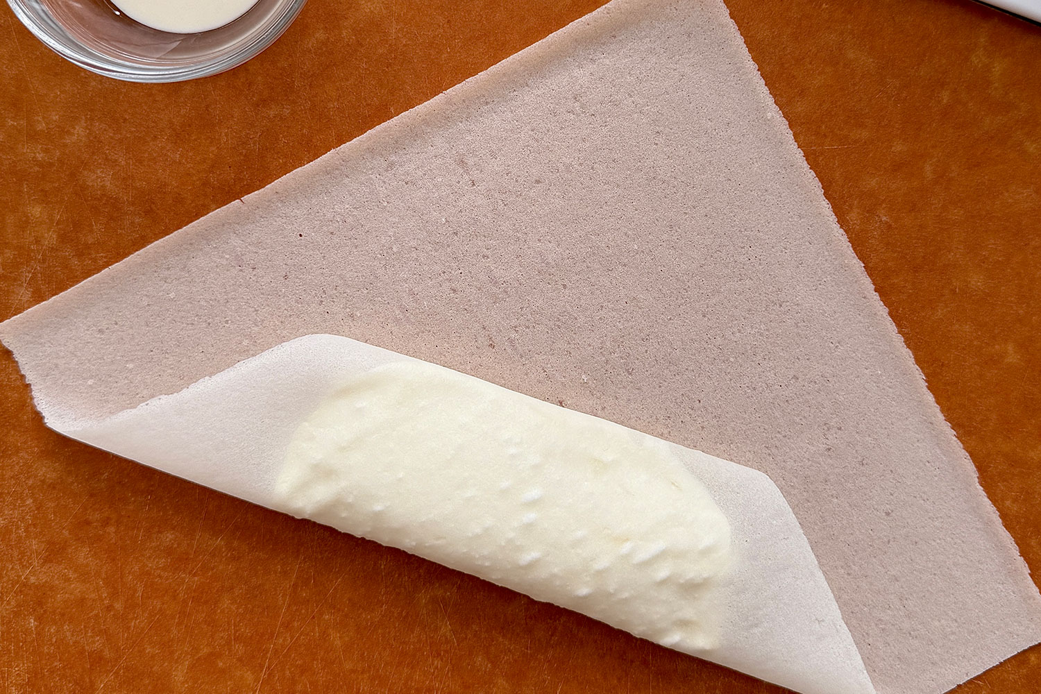 春巻きの皮に２を1/4量をのせて巻く（目安は1個あたり50〜60g）