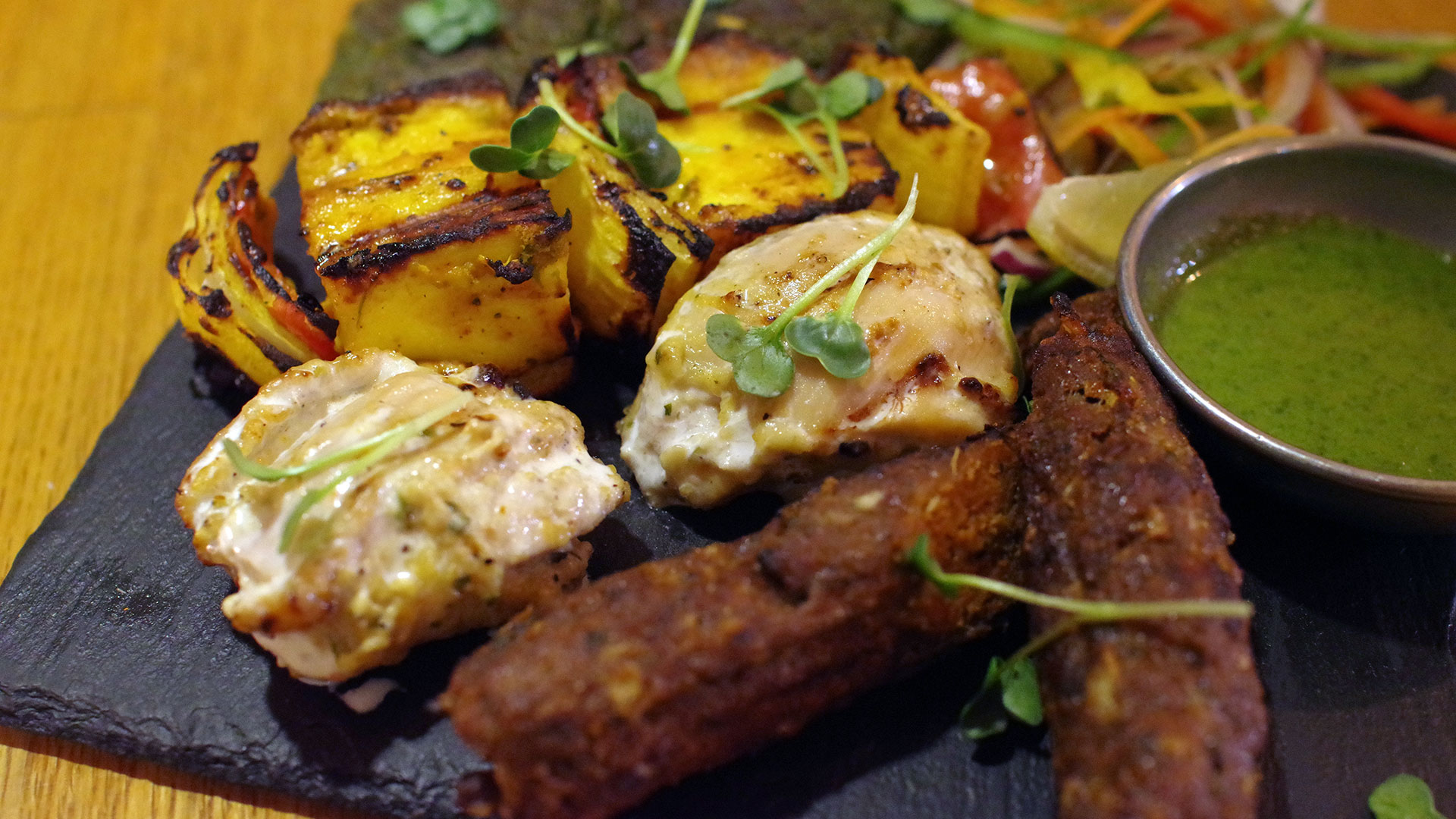 銅鍋ビリヤニ＆ケバブにヨーグルトの調和を。高田馬場「Biryani Tokyo（ビリヤニトウキョウ）」で重層的なスパイス体験。