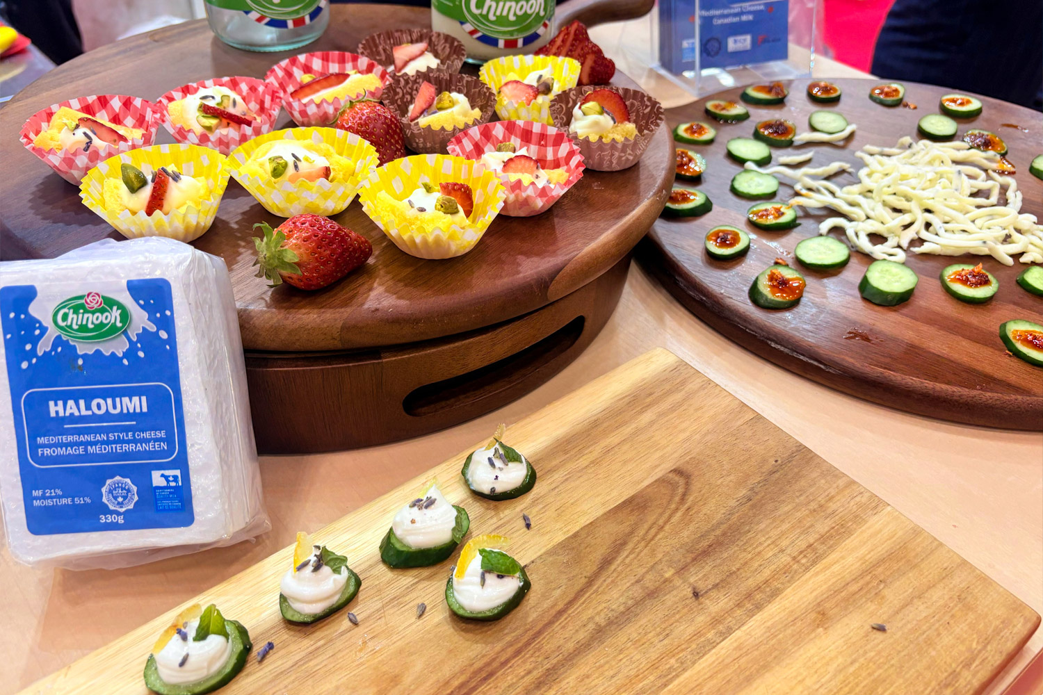 これは「Freeze-Dried Coconut Yogurt Bites」といって、ココナッツクリームを原料にした植物性ヨーグルトをフリーズドライにしたもの。