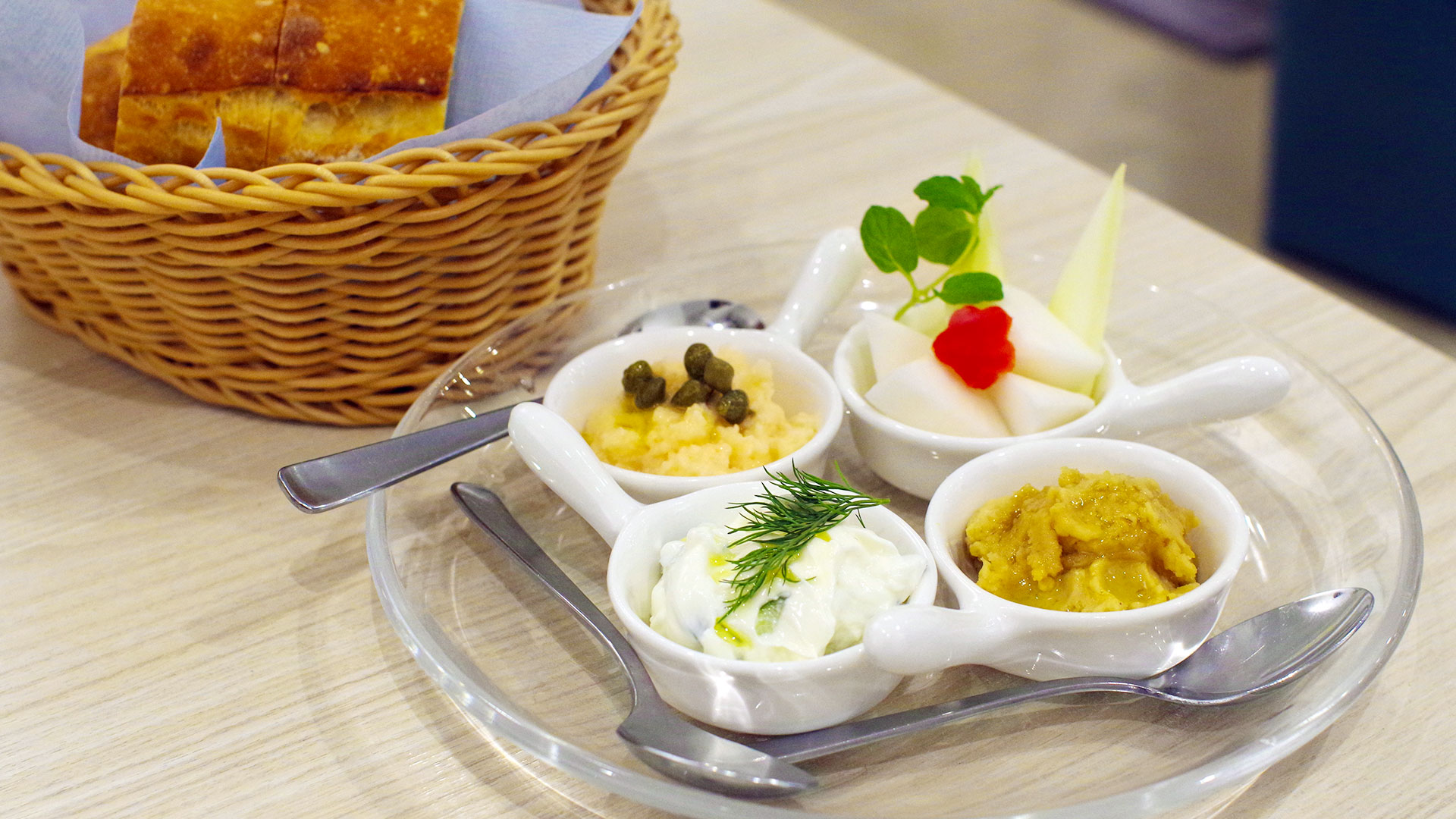 浅草橋にこの店あり。ヘルシーなおいしさで満たされる「ギリシャ家庭料理フィリ」