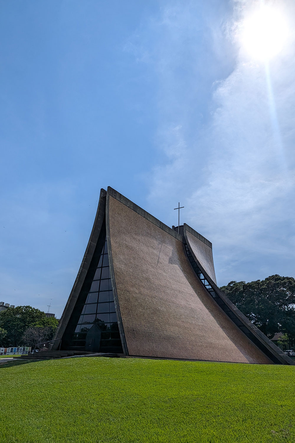 キリスト教系の私立大学で、美しい教会は大学のシンボル。